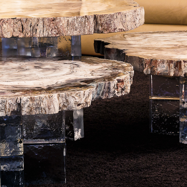 Tavolini legno fossile e vetro di Murano